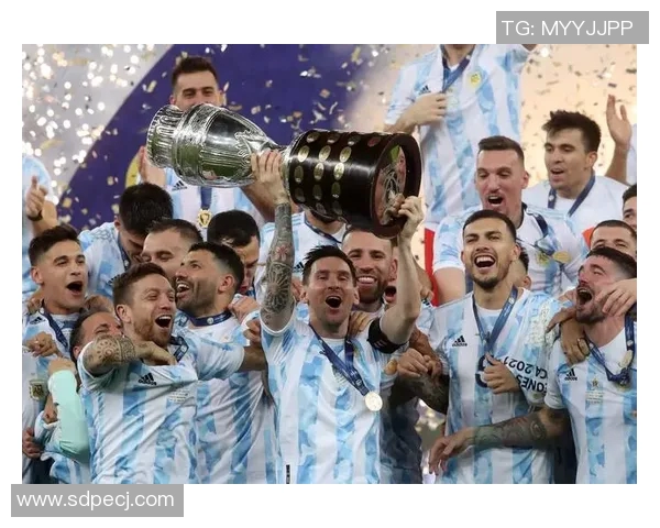 梅西领衔阿根廷国家队力压巴西赢得南美洲杯