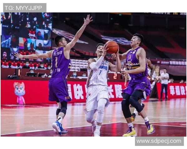 首钢男篮豪取七连胜,力压辽宁队稳居积分榜首位置 首钢男篮豪取七连胜,力压辽宁队稳居积分榜首位置